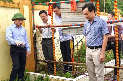 Sân trường ở Quảng Trị xuất hiện hố sụt sâu 3–4m