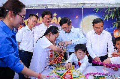 Trung thu đầu tiên dưới mái trường PETROVIETNAM - Phong Thổ