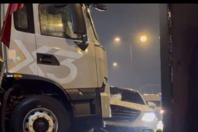 Va chạm liên hoàn ở TP.HCM, nhiều người thương vong