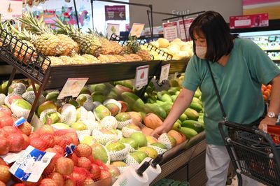 Giá xăng dầu tăng mạnh, chuyên gia chỉ cách 'phanh' đà tăng giá hàng hóa