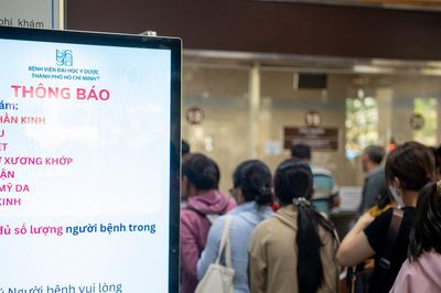 Người dân vất vả khi khám BHYT, Bệnh viện Đại học Y dược TPHCM nói gì?