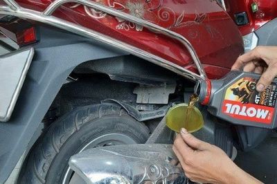 Xe máy đi quãng đường ngắn mỗi ngày có cần thay dầu nhớt định kỳ không?