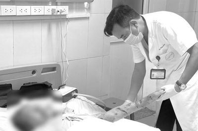 Chó nhà tấn công người đàn ông nằm liệt giường
