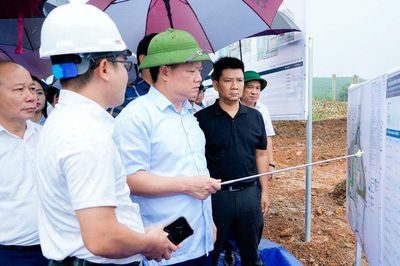 Bí thư Tỉnh uỷ Nguyễn Khắc Thận kiểm tra tiến độ xây dựng Trường nội trú liên cấp Châu Khê