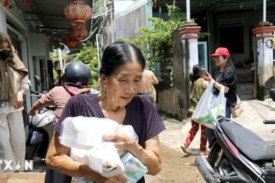 Lâm Đồng: Hàng trăm suất ăn miễn phí hỗ trợ người dân vùng ngập lụt