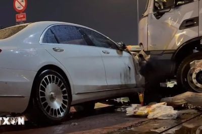 Thành phố Hồ Chí Minh: Xe Mercedes gây tai nạn liên hoàn, một người tử vong