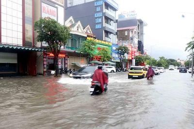 Nghệ An đến Bắc Quảng Trị mưa lớn, nhiều vùng biển dông mạnh