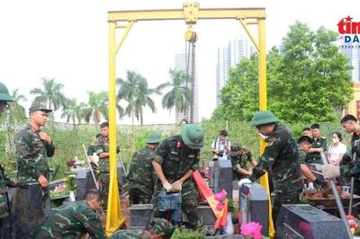 'Mỗi phần mộ được lấy mẫu là lời tri ân tới các liệt sĩ'