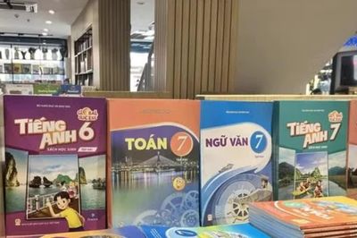 Điều chỉnh chương trình, sách giáo khoa như thế nào?