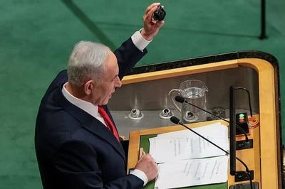 Ông Netanyahu giơ 'máy nhắn tin sát thủ' khi phát biểu tại LHQ