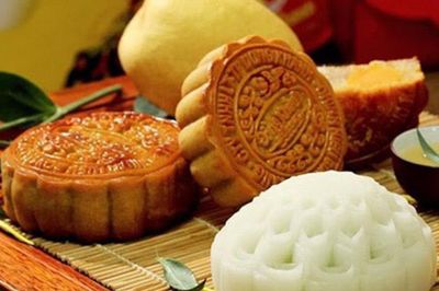 Từ vầng trăng đến mâm cỗ: Vì sao Trung Thu không thể thiếu bánh nướng, bánh dẻo?