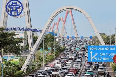 Bổ sung biển báo, vạch giữ khoảng cách để phòng ngừa va chạm liên hoàn trên cầu Nhật Tân