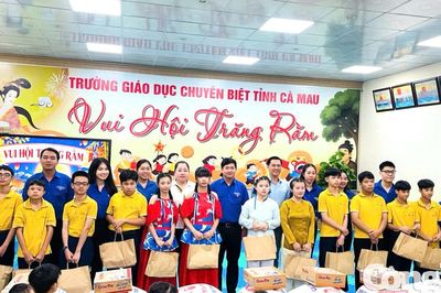 TAND khu vực 3 – Cà Mau sẻ chia cùng trẻ em khuyết tật