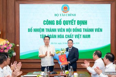 Công bố Quyết định bổ nhiệm Thành viên Hội đồng thành viên Tập đoàn Hóa chất Việt Nam