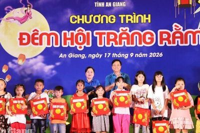 Mang Tết Trung thu đến với con đoàn viên, người lao động