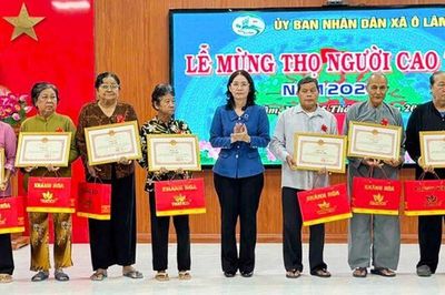 Xã Ô Lâm mừng thọ 388 người cao tuổi