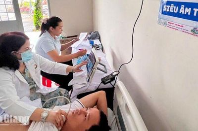 Gần 500 người được khám sàng lọc bệnh tim, phẫu thuật mắt miễn phí