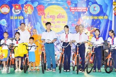 An Biên trao 256 phần quà Trung thu, 10 xe đạp cho thiếu nhi