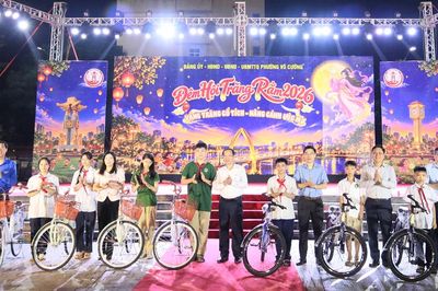Bắc Ninh: Rộn ràng “Đêm hội trăng rằm” tại phường Võ Cường