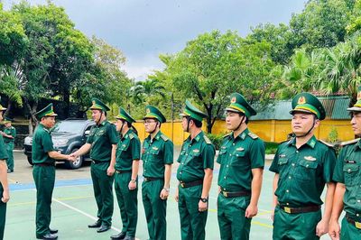 Kiểm tra xây dựng chính quy tại các trạm biên phòng