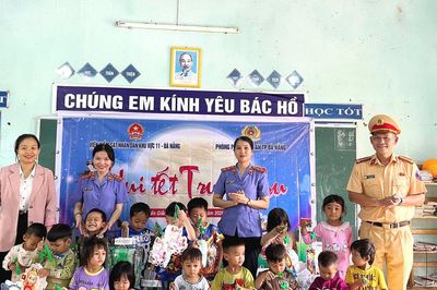 Chương trình thiện nguyện 'Vui Tết Trung thu' đến với học sinh xã Bến Giằng