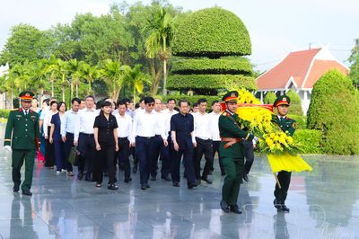Phó trưởng Ban Nội chính Trung ương Lê Hồng Quang tri ân các Anh hùng, liệt sĩ