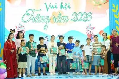 Báo và phát thanh, truyền hình Đồng Tháp tổ chức trung thu cho các em thiếu nhi