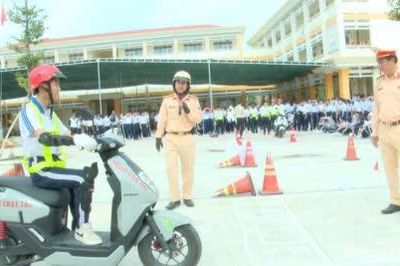 Tuyên truyền an toàn giao thông cho hơn 400 học sinh tại xã Tân Thới