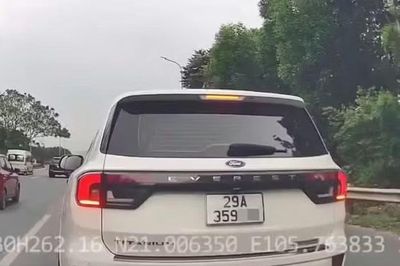 Phanh gấp để ”dằn mặt” xe phía sau có thể bị xử lý những lỗi gì?