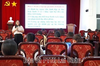 Tập huấn hướng dẫn thực hiện Cuộc vận động 'Xây dựng gia đình 5 không, 3 sạch, 3 an'