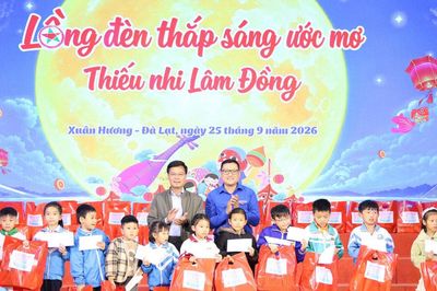 Ấm áp 'Đêm hội trăng rằm' dành cho thiếu nhi Lâm Đồng