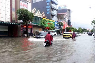 Nghệ An đến Bắc Quảng Trị mưa lớn, nhiều vùng biển dông mạnh