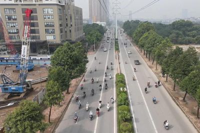 Có biển cấm, ô tô vẫn đi thẳng qua nút giao Trung Thư