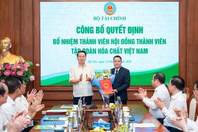 Công bố quyết định bổ nhiệm Thành viên Hội đồng thành viên Tập đoàn Hóa chất Việt Nam