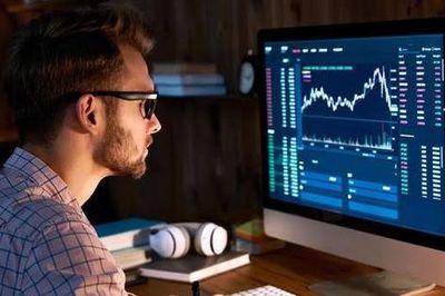Khối ngoại tiếp đà bán ròng sau nâng hạng: Áp lực tỷ giá và sự thận trọng từ dòng vốn quốc tế