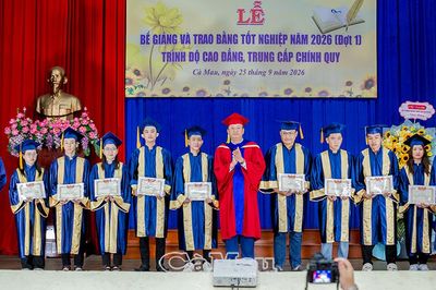 Trao bằng tốt nghiệp cho 181 tân cử nhân, kỹ sư thực hành