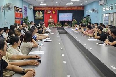 Công an xã Bình Hưng: Tổ chức cho các cơ sở kinh doanh có điều kiện về ANTT ký cam kết PCTP và tệ nạn ma túy