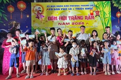 Hà Nội: Tổ dân phố số 2 Triều Khúc trao 600 suất quà Trung thu cho thiếu nhi
