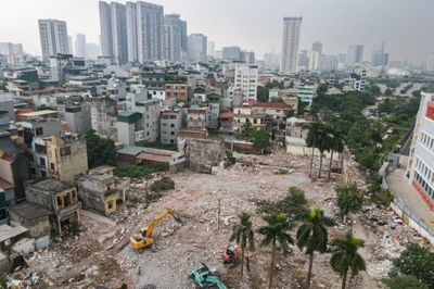 Người Hà Nội dỡ nhà, bàn giao mặt bằng làm đường nối Phạm Hùng - Lê Đức Thọ