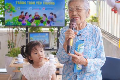 NSƯT Phi Điểu kể chuyện chú Cuội, đưa Trung thu đến với bệnh nhi