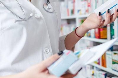 'Người gác cổng' thầm lặng và câu chuyện dùng thuốc an toàn hợp lý
