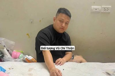 Hai cô gái trẻ đặt mua ma tuý về phòng ngủ để sử dụng