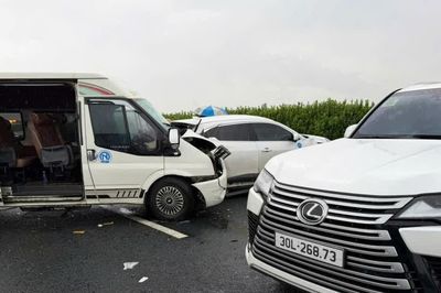Tài xế xe Lexus gây tai nạn trên cao tốc Pháp Vân - Cầu Giẽ bị điều tra về hành vi gây rối