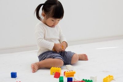 Tư thế ngồi trẻ rất thích, cha mẹ vẫn cần lưu ý điều này