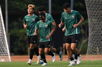 Thái Lan vs Pakistan: Chanathip dự bị