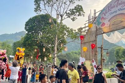 Rộn ràng Tết Trung thu giữa miền di sản Ninh Bình
