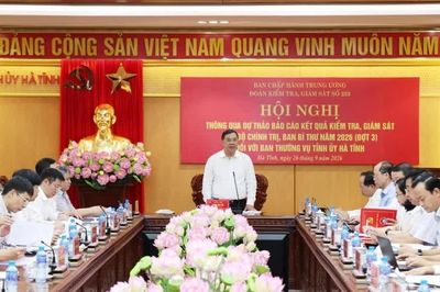 Ban Thường vụ Tỉnh ủy Hà Tĩnh cần tiếp tục phát huy truyền thống đoàn kết, xây dựng Hà Tĩnh phát triển nhanh, bền vững