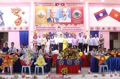 Học sinh Trường song ngữ Lào-Việt Nam Nguyễn Du vui Tết Trung thu