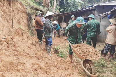 Sạt lở uy hiếp nhiều hộ dân ở xã biên giới La Dêê