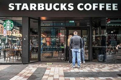 Lý do Starbucks bất ngờ đóng cửa hàng trăm cửa hàng